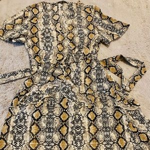 Women's Ruffle Snake skin print Short Sleeve V Neck Dress Skirt with Belt.